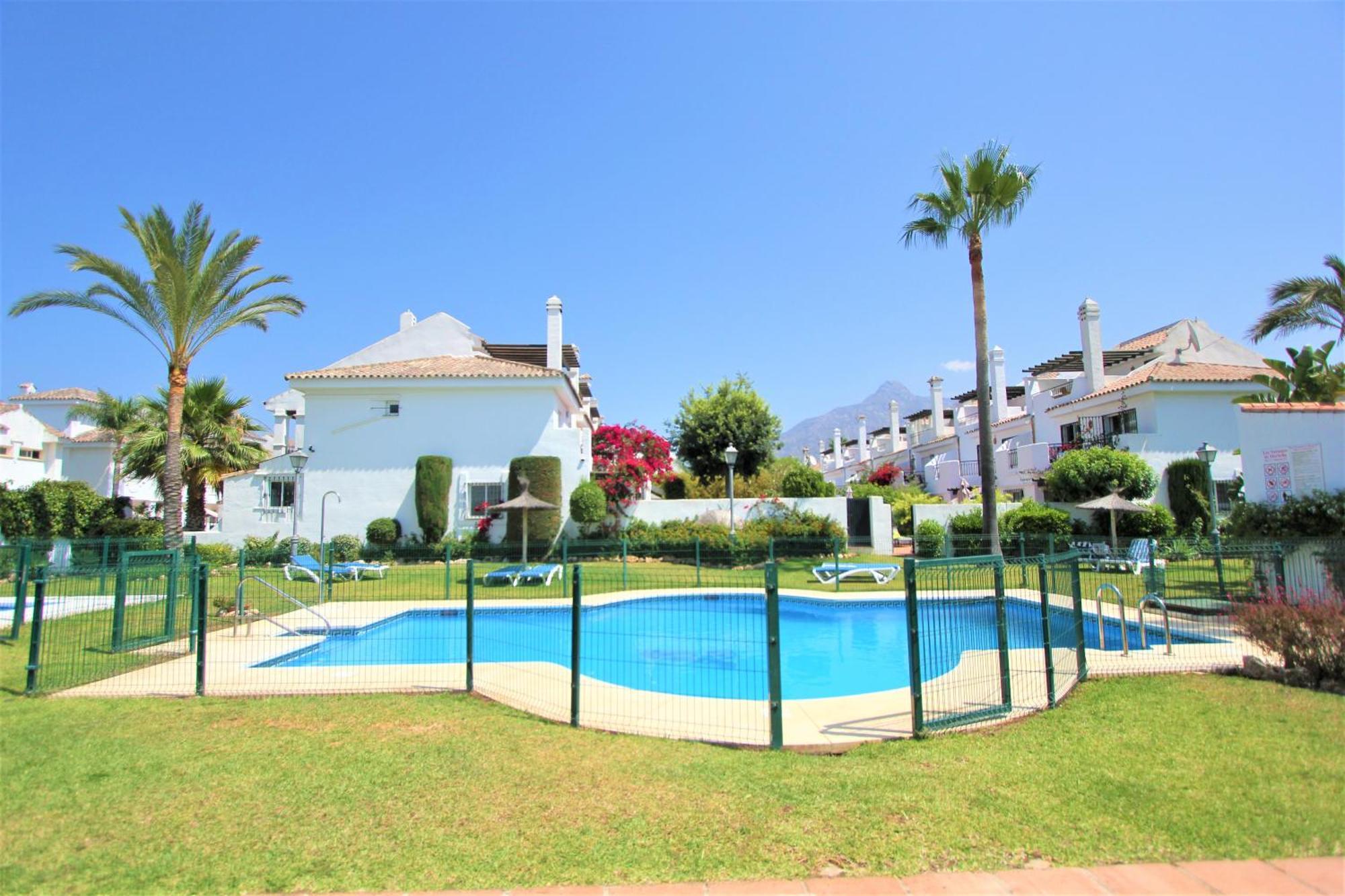 Apartamentos Naranjos Del Sol Марбелья Экстерьер фото